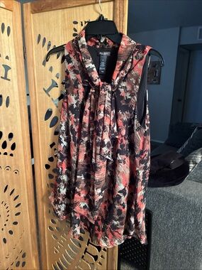 Sleeveless Tie-Neck Blouse in Black & Rust Abstract Print
